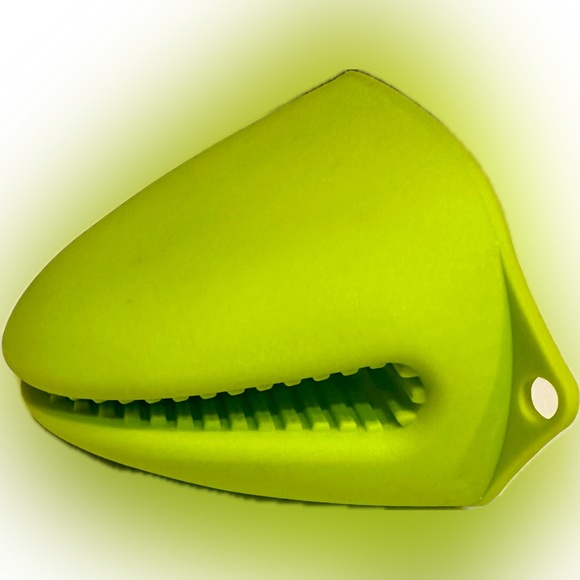 MINI SILICONE OVEN MITT POT HOLDER HOT PAD HEAT PROTECTION SHARK BITE LIME GREEN - Picture 3 of 7